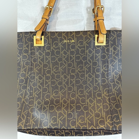 Calvin Klein Tote Handbag RN 54163 MANUFACTURER'S SUGGESTED RETAIL PRICE $396 - Picture 2 of 16